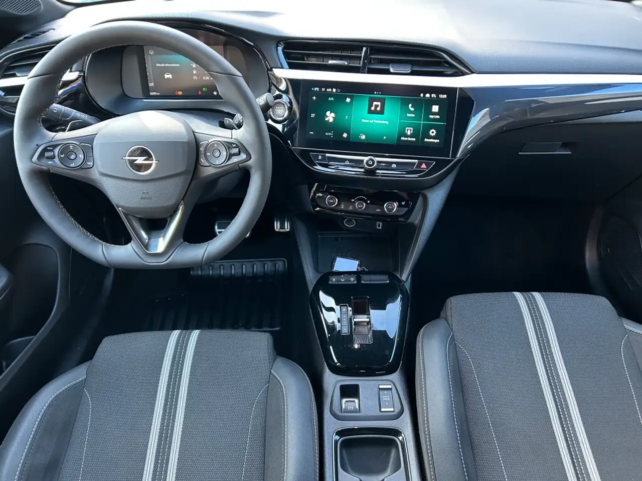 2025 Opel Corsa . GS. 1.2 Direc, photograph 12