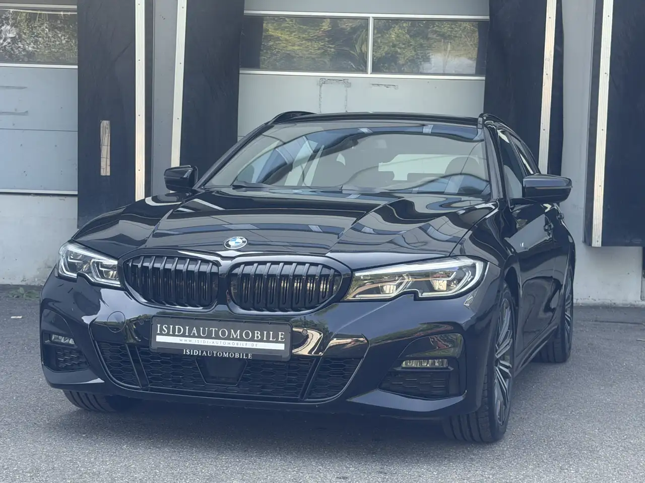 BMW 330 D xDrive M-Sport LED Live-Cockpit HuD H&K — photo 1 of 40