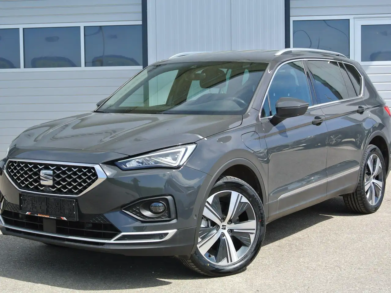 SEAT Tarraco 1.4 e-Hybrid Xperience DSG * AHK * LED * KAMERA — photo 1 of 14