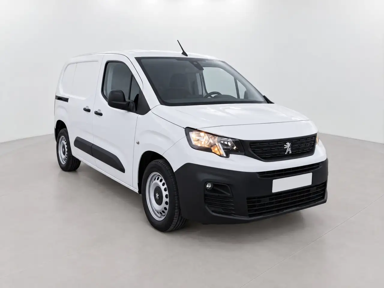 Peugeot Partner FOURGON ELECTRIQUE M 800 KG 136CH BATTERIE 50 KWH — photo 1 of 8