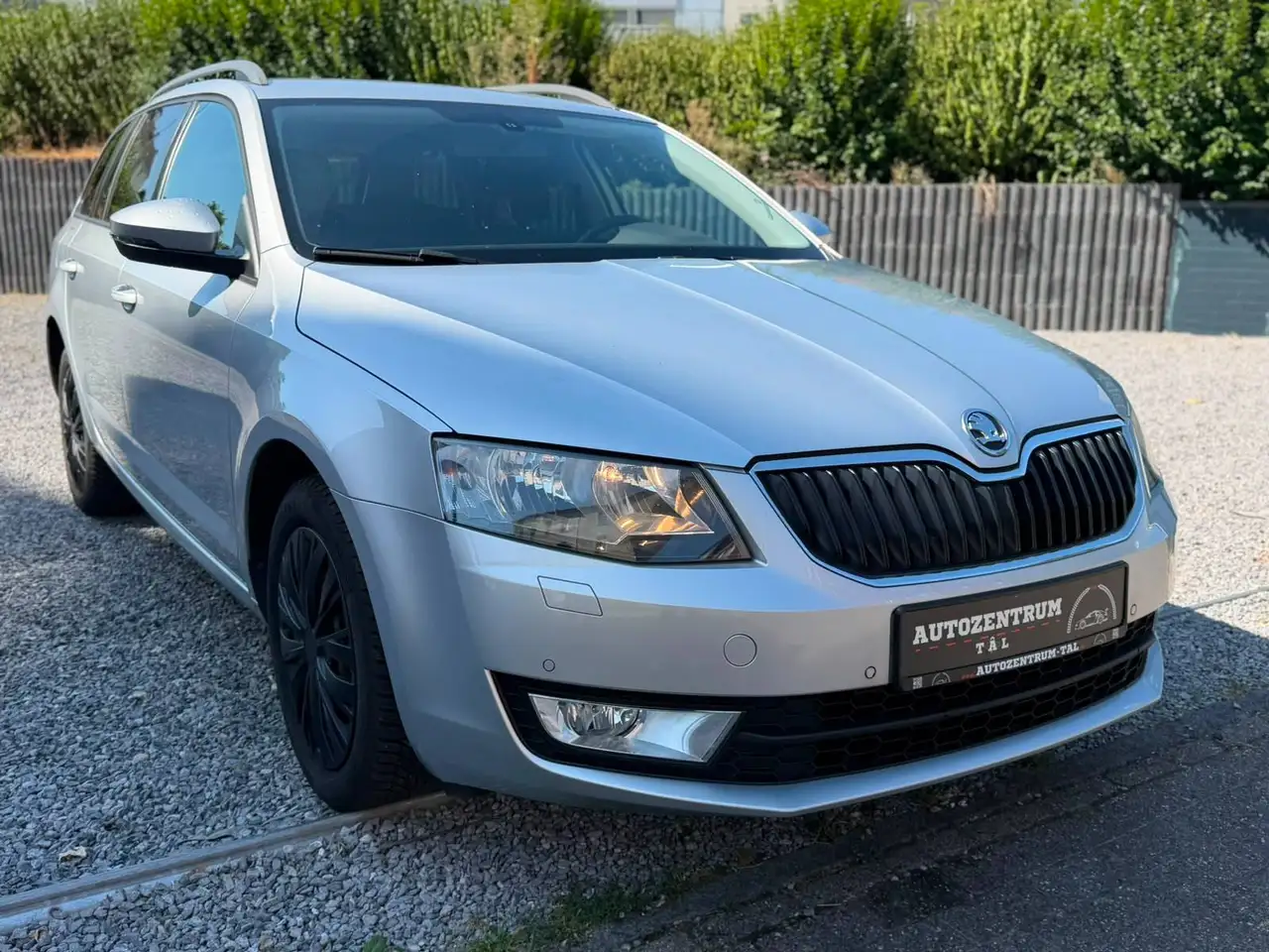 Skoda Octavia 1.2 TSI Elegance *AHK*KLIMA*PDC*TEMP* — photo 1 of 21