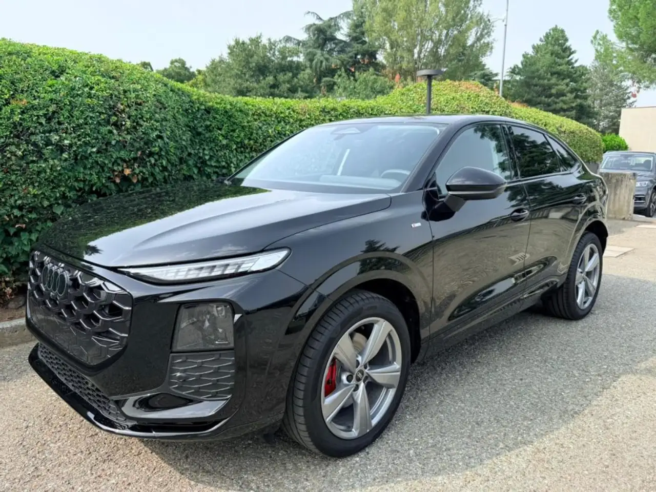 Audi Q3 SPB TDI 110 kW S tronic S Line ed. NAVI - TECH PRO — photo 1 of 15