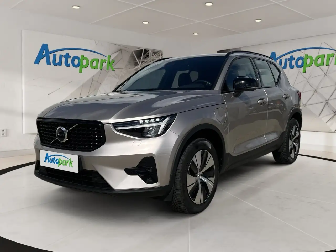 Volvo XC40 Recharge Plus, T4 Plug-in Hybrid, 2WD — photo 1 of 20