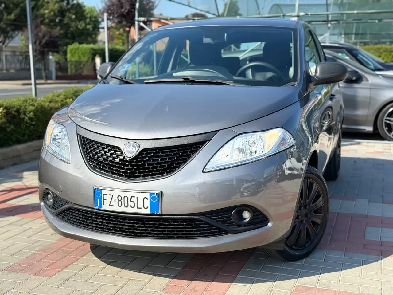 Lancia Ypsilon Ypsilon 1.2 69 CV 5 porte GPL Ecochic Black and No — photo 1 of 15