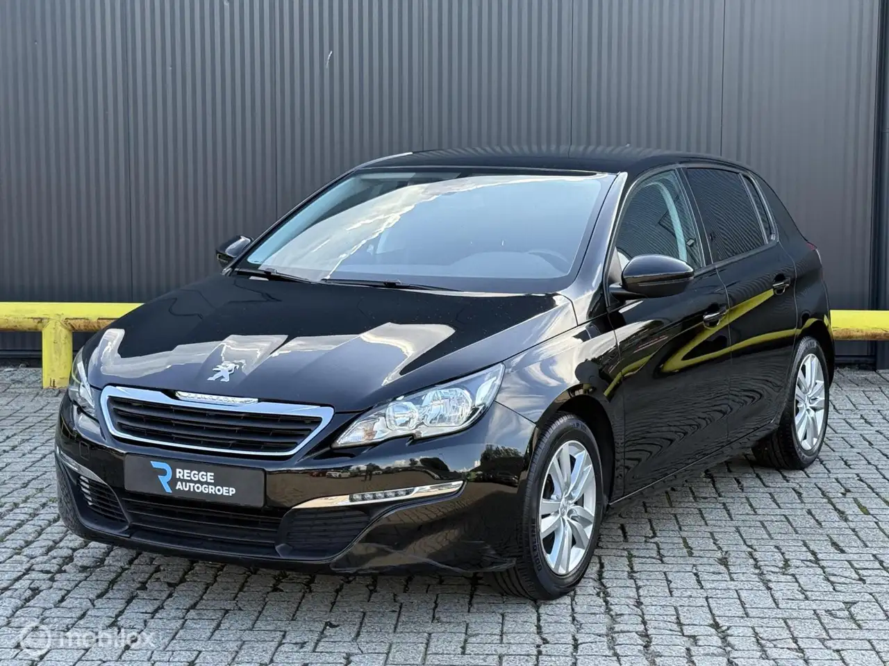 Peugeot 308 1.2 PureTech Active — photo 1 of 21