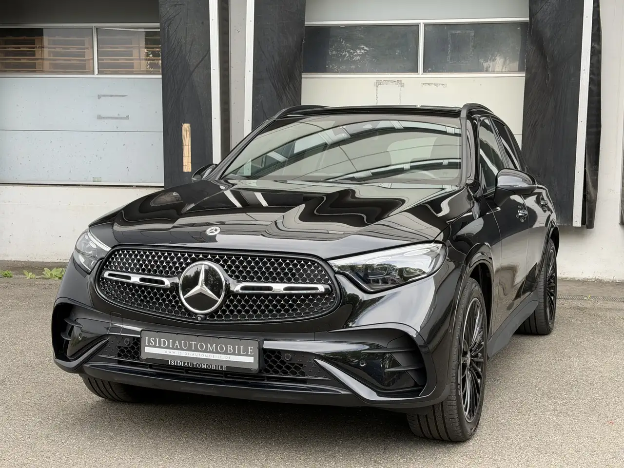 Mercedes-Benz GLC 300 de AMG Night Burmester Airmatic Pano 360 — photo 1 of 40