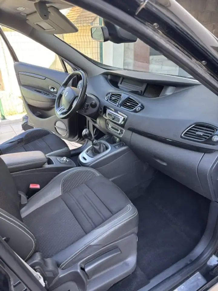 Renault Grand Scenic Grand Scénic dCi 110 Energy FAP eco2 Bose Edition 7 pl — photo 1 of 7