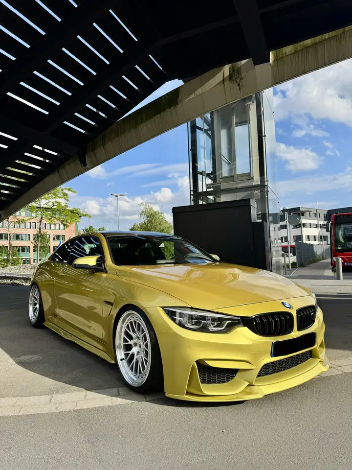 BMW M4 Coupe DKG Competition — photo 1 of 17