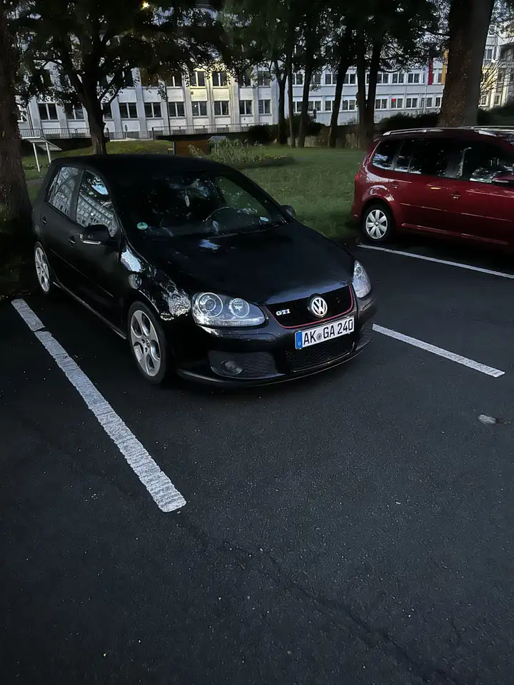 Volkswagen Golf GTI 2.0 DSG — photo 1 of 9