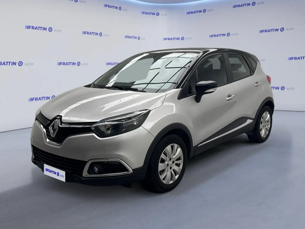 Renault Captur 1.5 dCi 8V 90 CV Start&Stop Live — photo 1 of 15