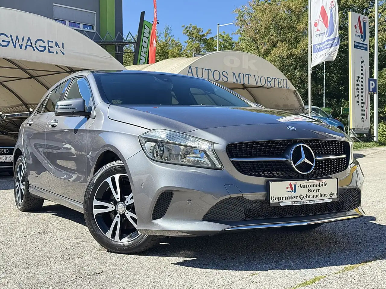 Mercedes-Benz A 180 Style+Navi+Teilleder+Parksensor vorne & hinten — photo 1 of 31