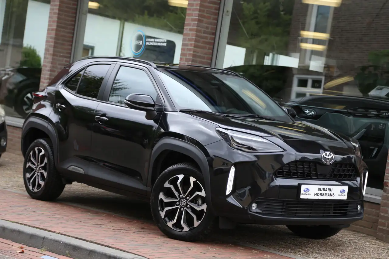 Toyota Yaris Cross 1.5 Hybrid 130 Dynamic Team Navi Camera ACC — photo 1 of 30
