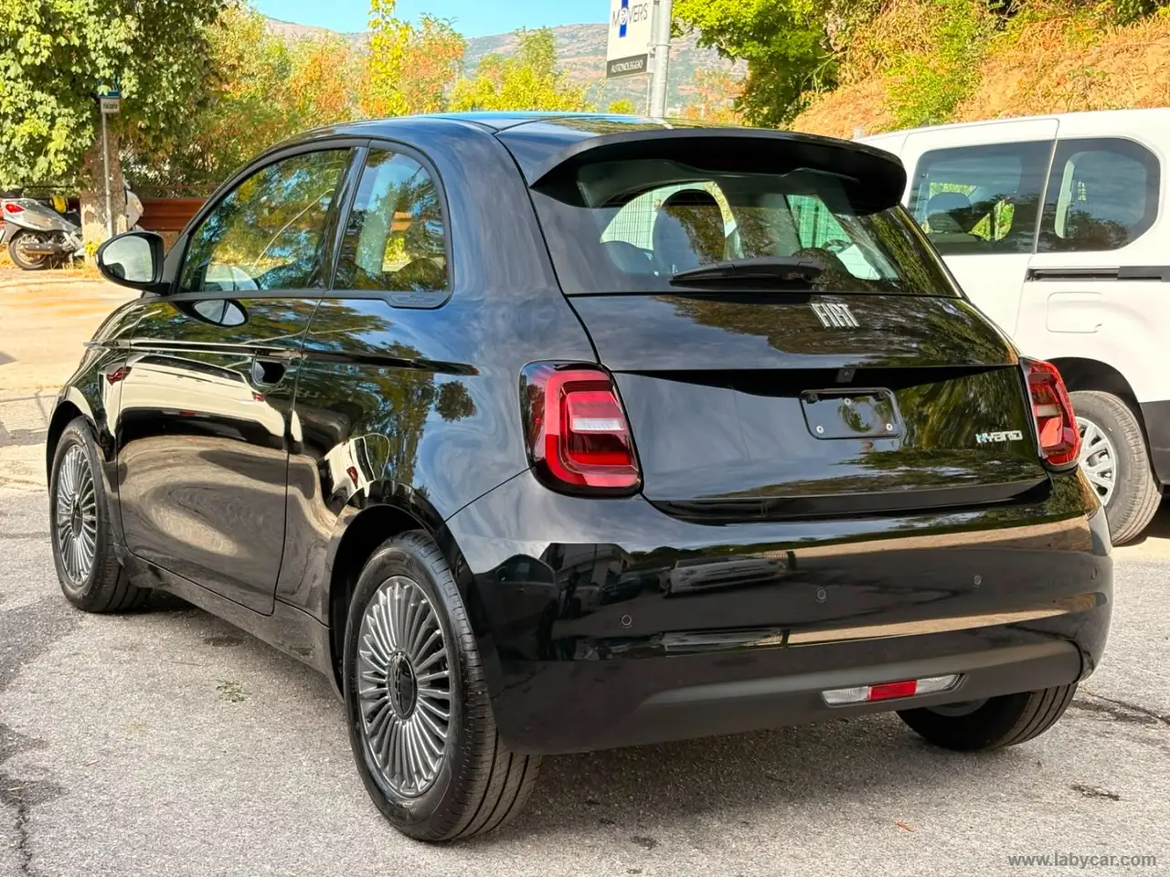 2026 Fiat 500C Berlina Hybrid Icon, photograph 7