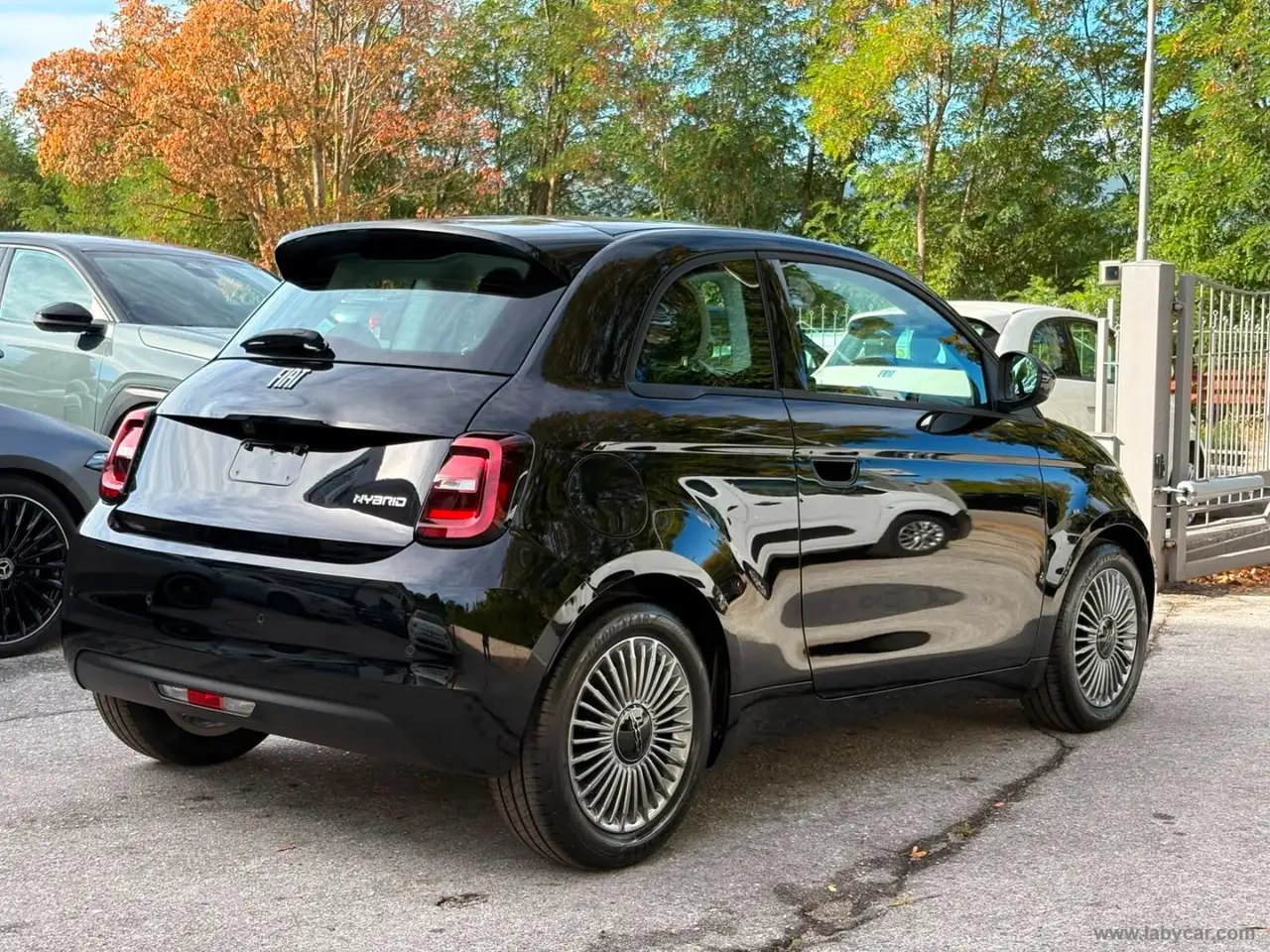 2026 Fiat 500C Berlina Hybrid Icon, photograph 5