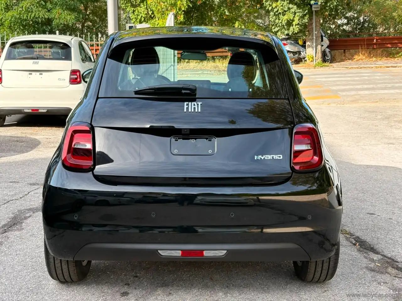 2026 Fiat 500C Berlina Hybrid Icon, photograph 6