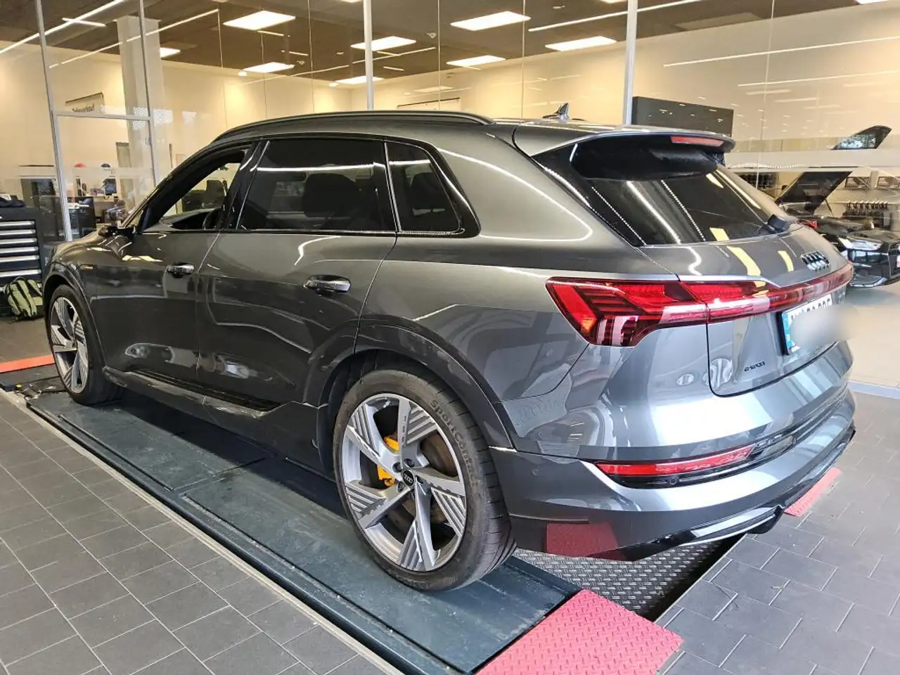 2022 Audi e-tron 55 2x S line ACC HuD PANO NIGHT MASSAGE, photograph 5