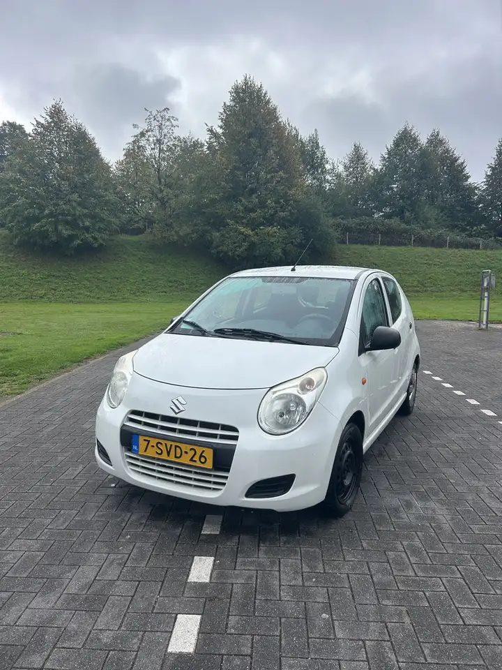 Suzuki Alto 1.0 Club — photo 1 of 17