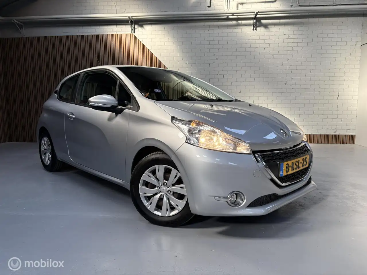 Peugeot 208 1.4 VTi Envy|Airco|Cruise Control|Sensoren| — photo 1 of 19