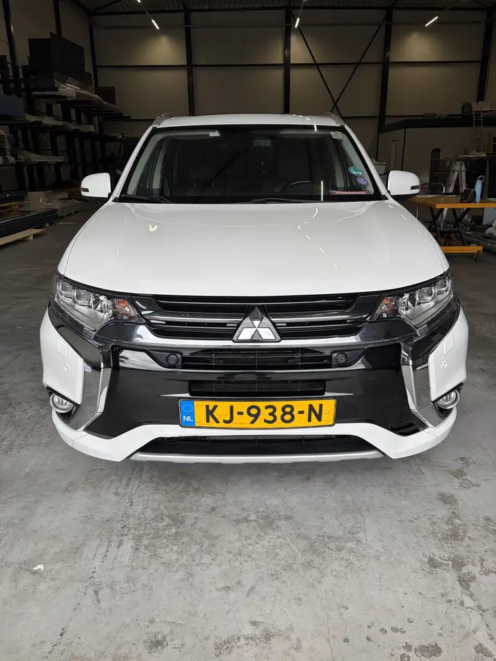 Mitsubishi Outlander 2.0 PHEV Instyle+ — photo 1 of 20