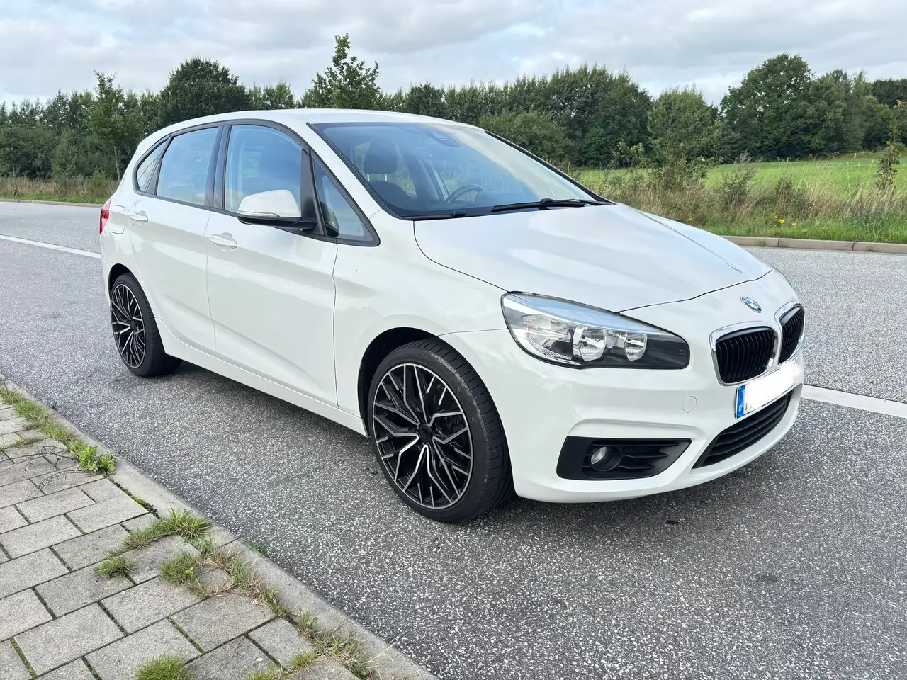 BMW 218 2er Active Tourer 218i Active Tourer Advantage — photo 1 of 17