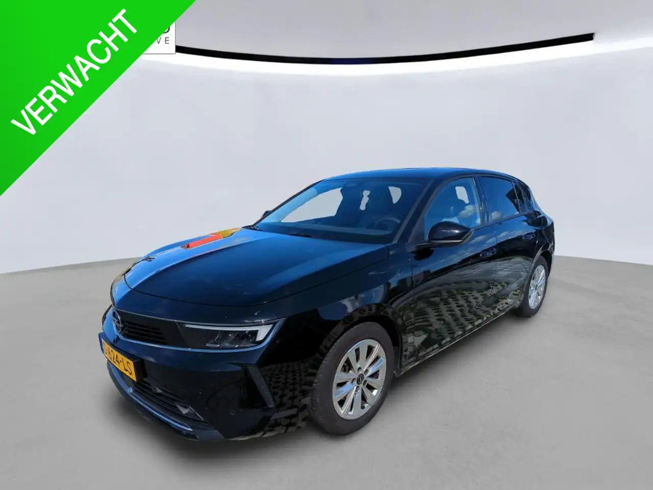 Opel Astra 1.2 Business Edition NL-AUTO | NAVI | CAMERA — photo 1 of 12