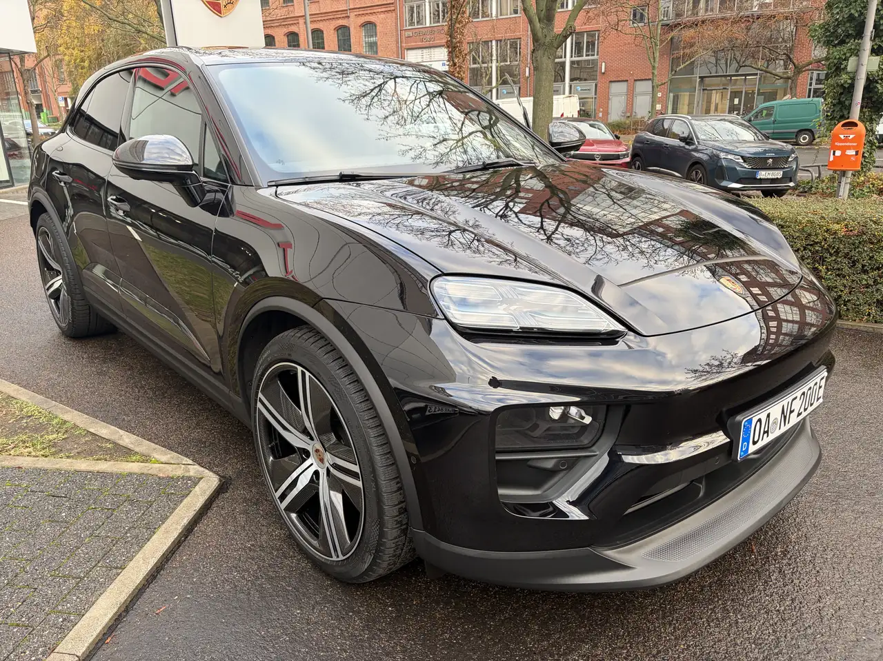 Porsche Macan 4, 40.000 € Extras! — photo 1 of 16