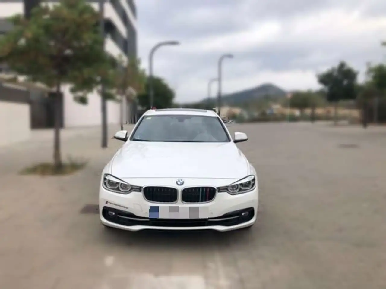 BMW 330 330e — photo 1 of 9