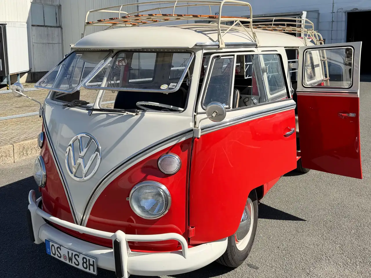 Volkswagen T1 Safari — photo 1 of 4