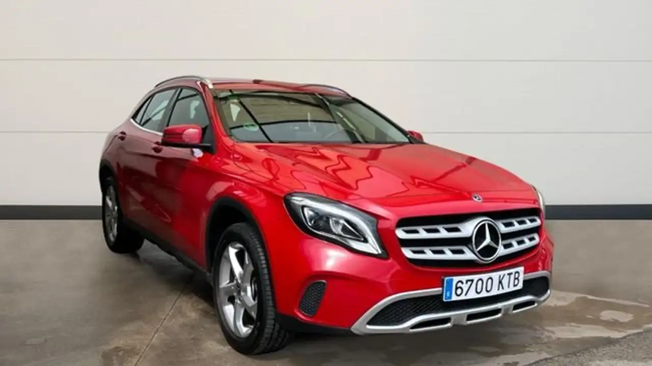 Mercedes-Benz GLA 180 1.6 122 5P — photo 1 of 25