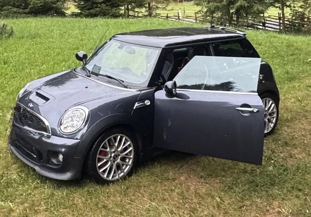 MINI John Cooper Works JCW S 1,6 — photo 1 of 2