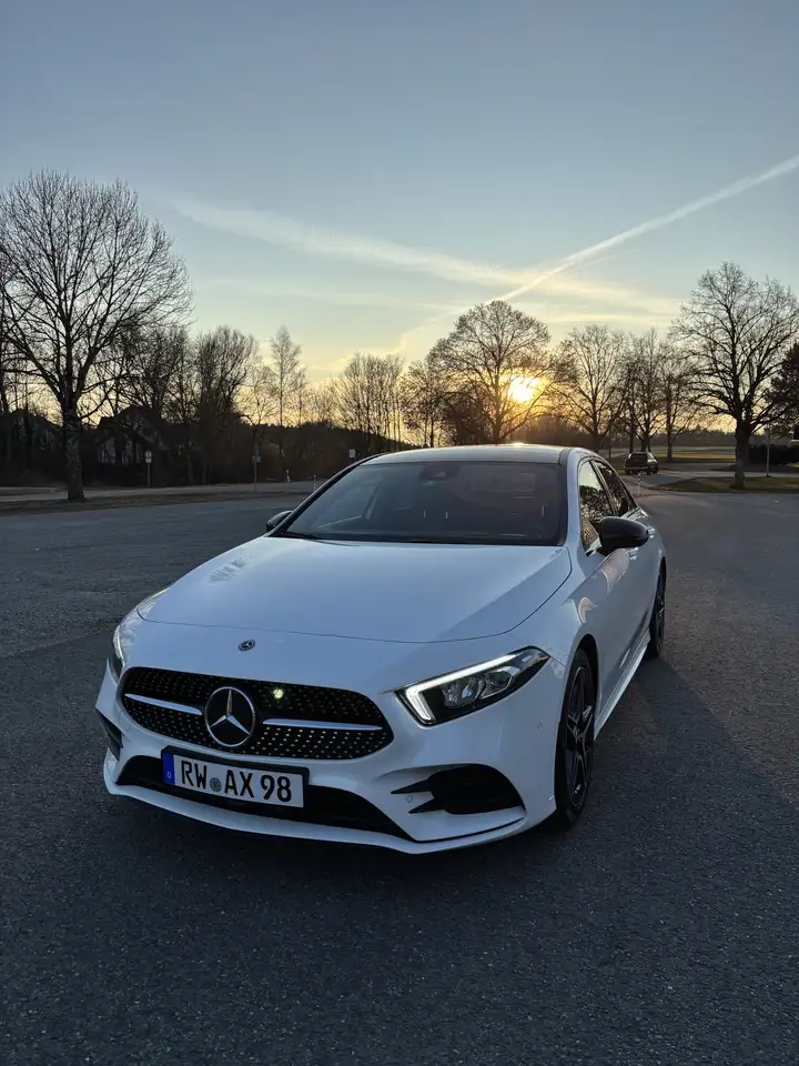 Mercedes-Benz A 250 7G-DCT AMG Line — photo 1 of 14