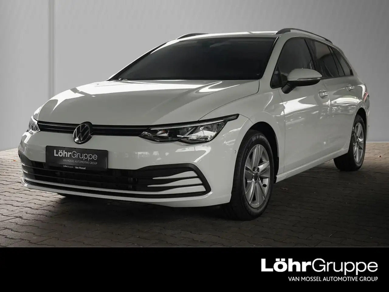 Volkswagen Golf VIII Variant 2,0 TDI DSG Life,AHK,LED,Kamera Le... — photo 1 of 15