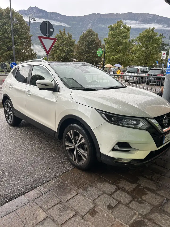 Nissan Qashqai 1.5 dci N-Connecta 115cv — photo 1 of 5