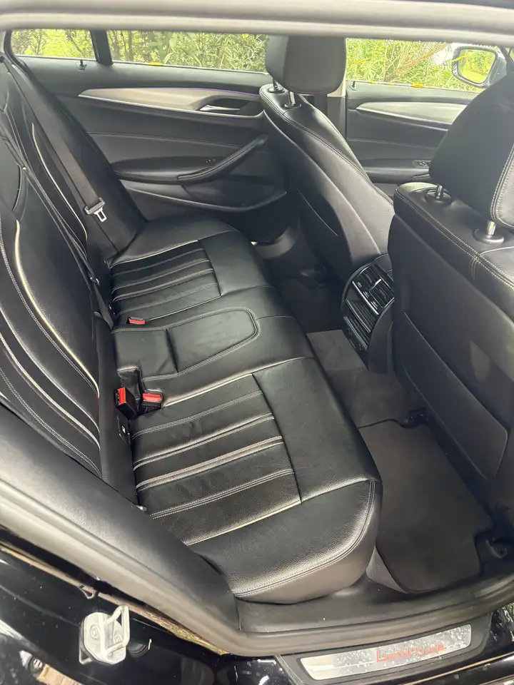 BMW 520 520d xDrive Touring Aut. Luxury Line — photo 1 of 5