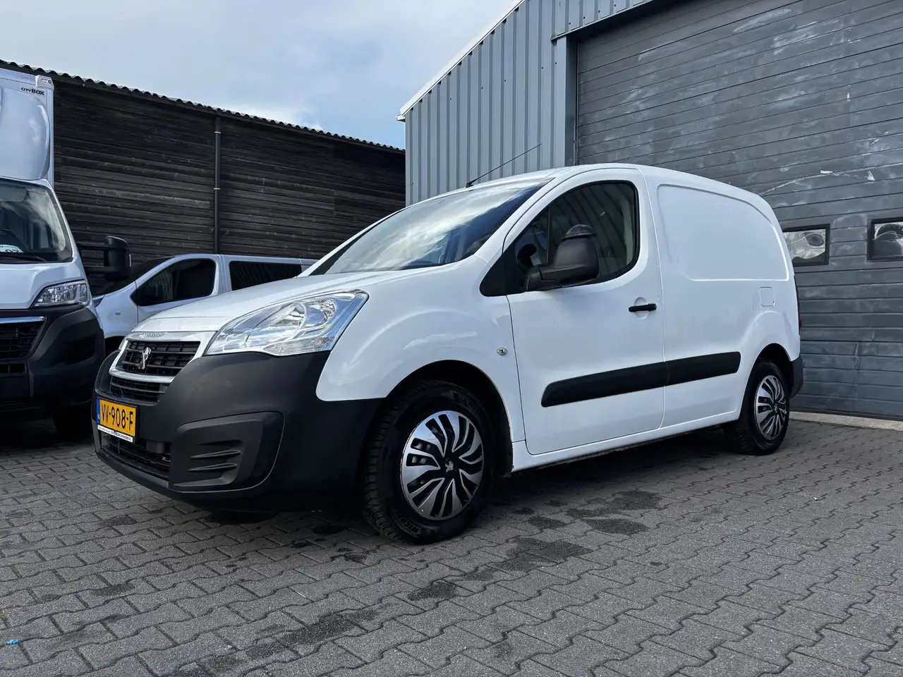 Peugeot Partner 1.6 BlueHDI L1 Airco Cruise control — photo 1 of 14
