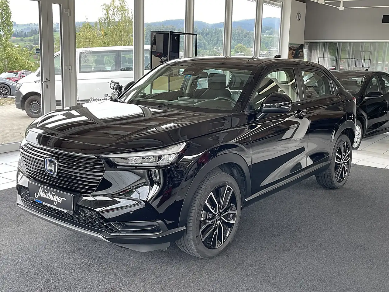 Honda HR-V 1,5 i-MMD Hybrid 2WD Elegance Aut. — photo 1 of 18