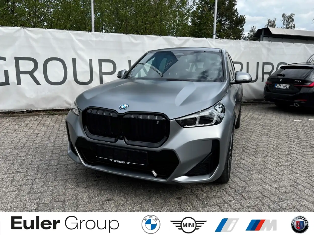 BMW iX1 xDrive 30 M Sportpaket HUD Panorama Navi Memory Si — photo 1 of 16