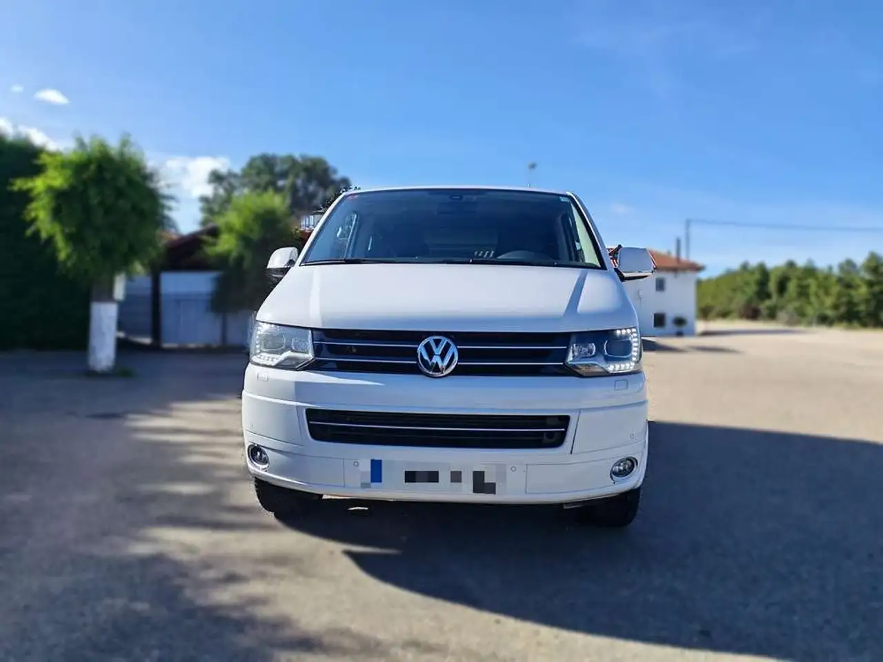 Volkswagen Multivan 2.0 TDI 4m Comfortline Edition BMT — photo 1 of 22