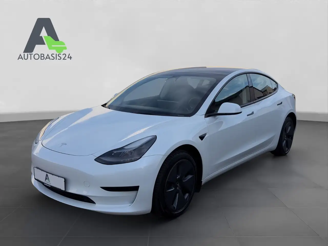 Tesla Model 3 Basis RWD *1.Hand*Gigafactory Shanghai* — photo 1 of 19