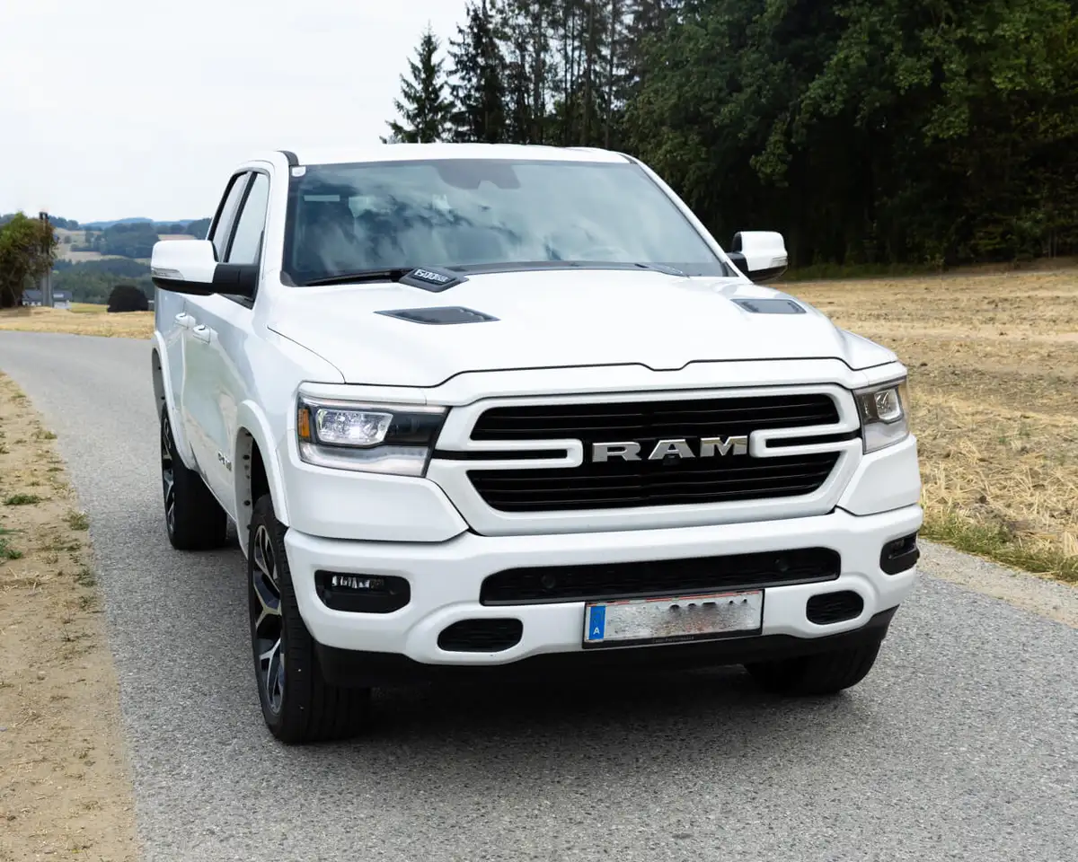 RAM 1500 Ram 1500 Quad-Cab Laramie — photo 1 of 13