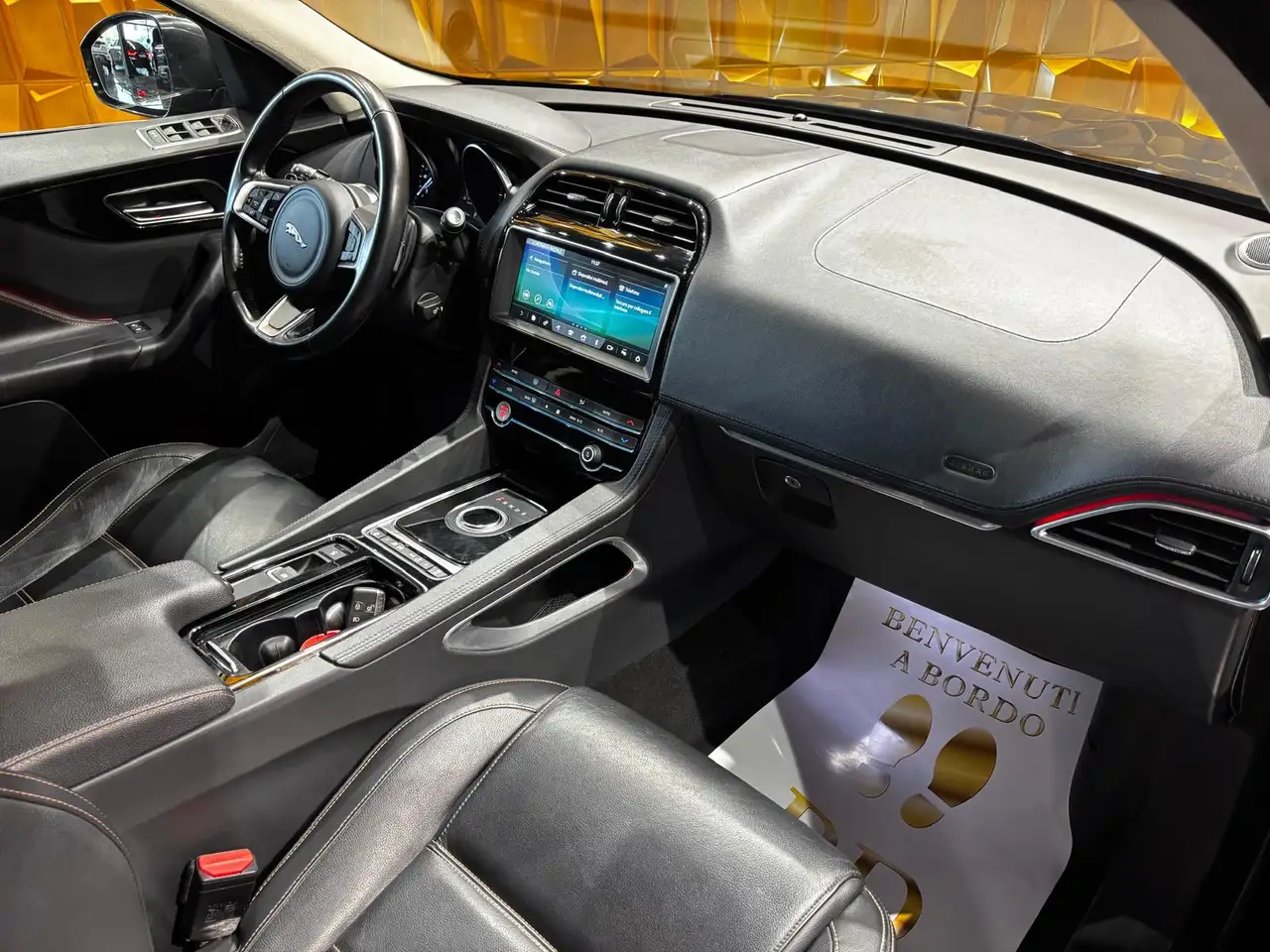 2020 Jaguar F-Pace 2.0d i4 Prestige AWD auto my20 Tagliandi Jaguar, photograph 12
