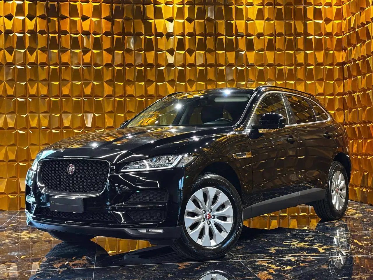 2020 Jaguar F-Pace 2.0d i4 Prestige AWD auto my20 Tagliandi Jaguar, photograph 3