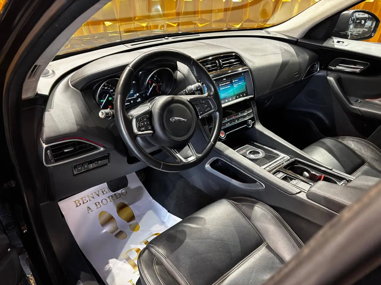 2020 Jaguar F-Pace 2.0d i4 Prestige AWD auto my20 Tagliandi Jaguar, photograph 8