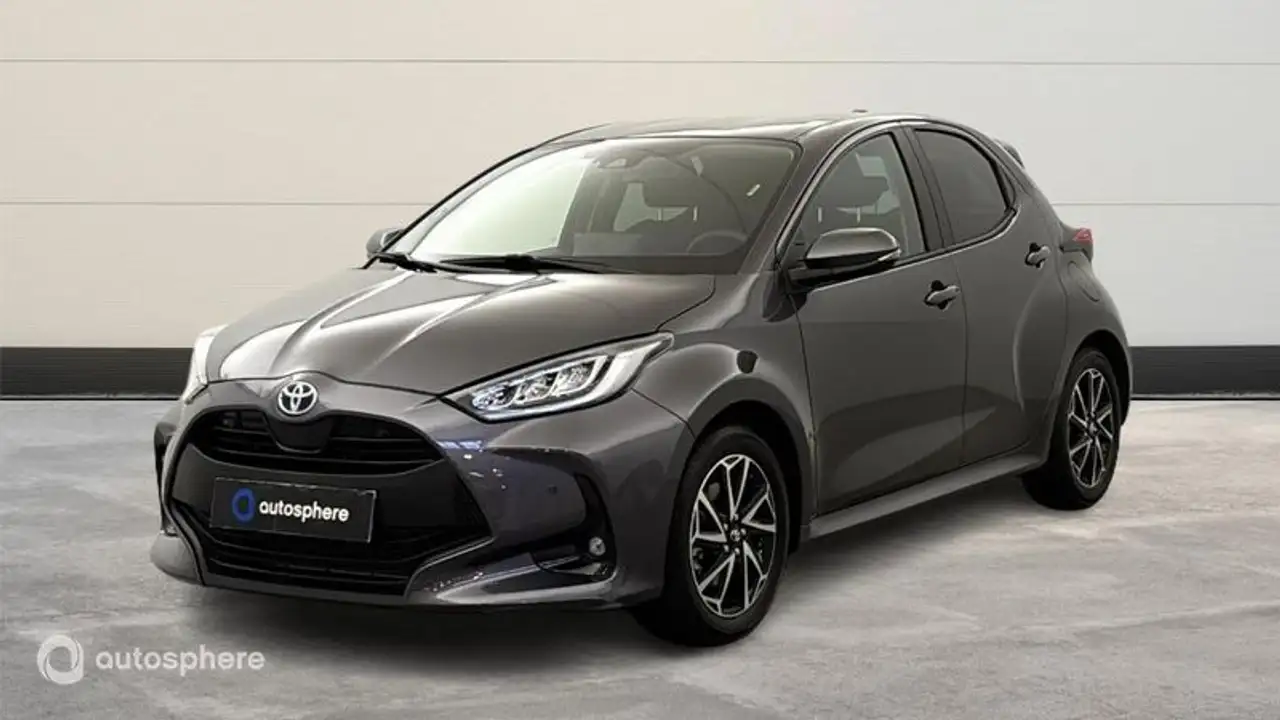 Toyota Yaris 116h Design 5p MY22 — photo 1 of 15