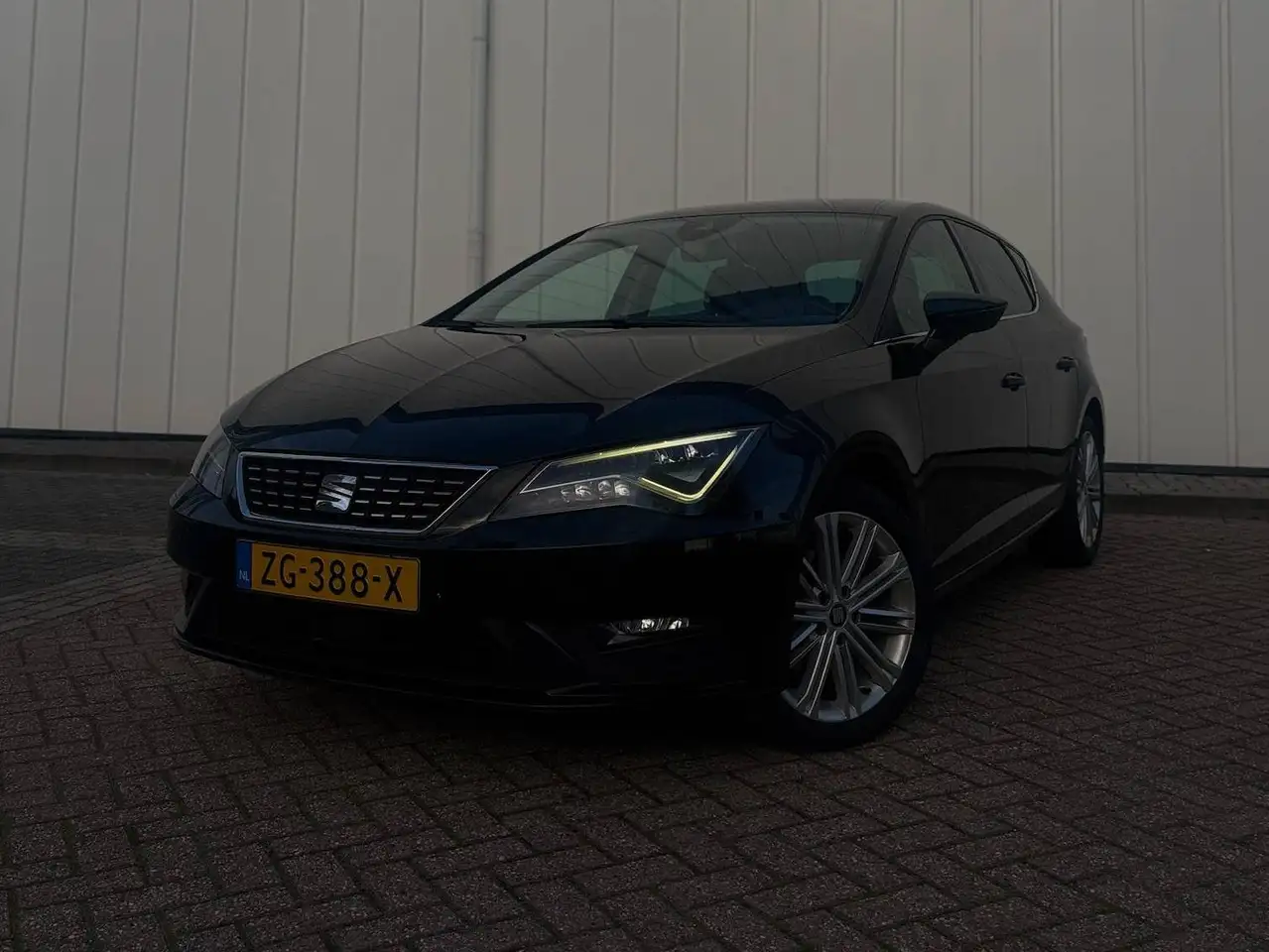 SEAT Leon Leon 1.4 TSI X-PERIENCE — photo 1 of 40