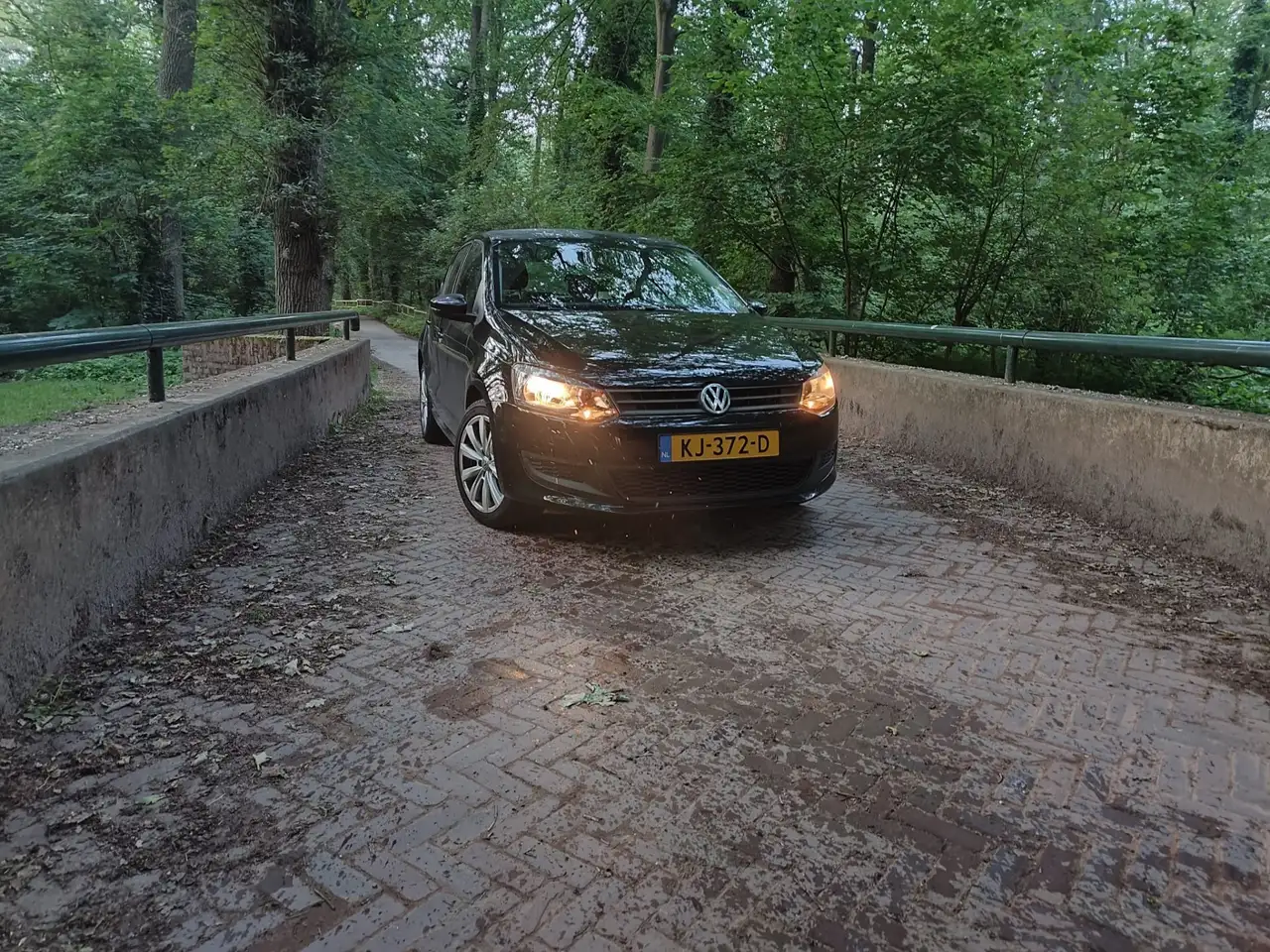 Volkswagen Polo 1.2 Easyline black — photo 1 of 3