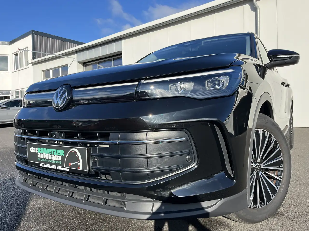 Volkswagen Tiguan 2.0 TDI DSG Life GOAL 198€ m.20% Anz. AHK Traile — photo 1 of 31
