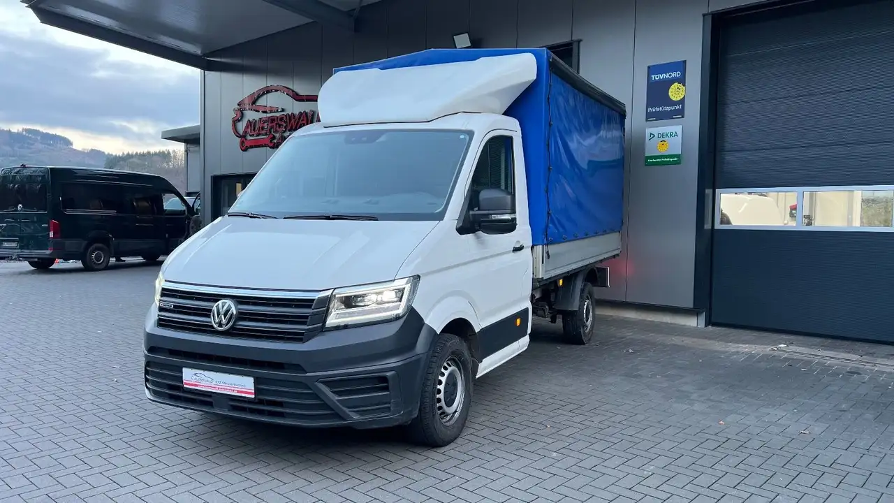 Volkswagen Crafter Pritsche 35 mittel 4MOTION — photo 1 of 13