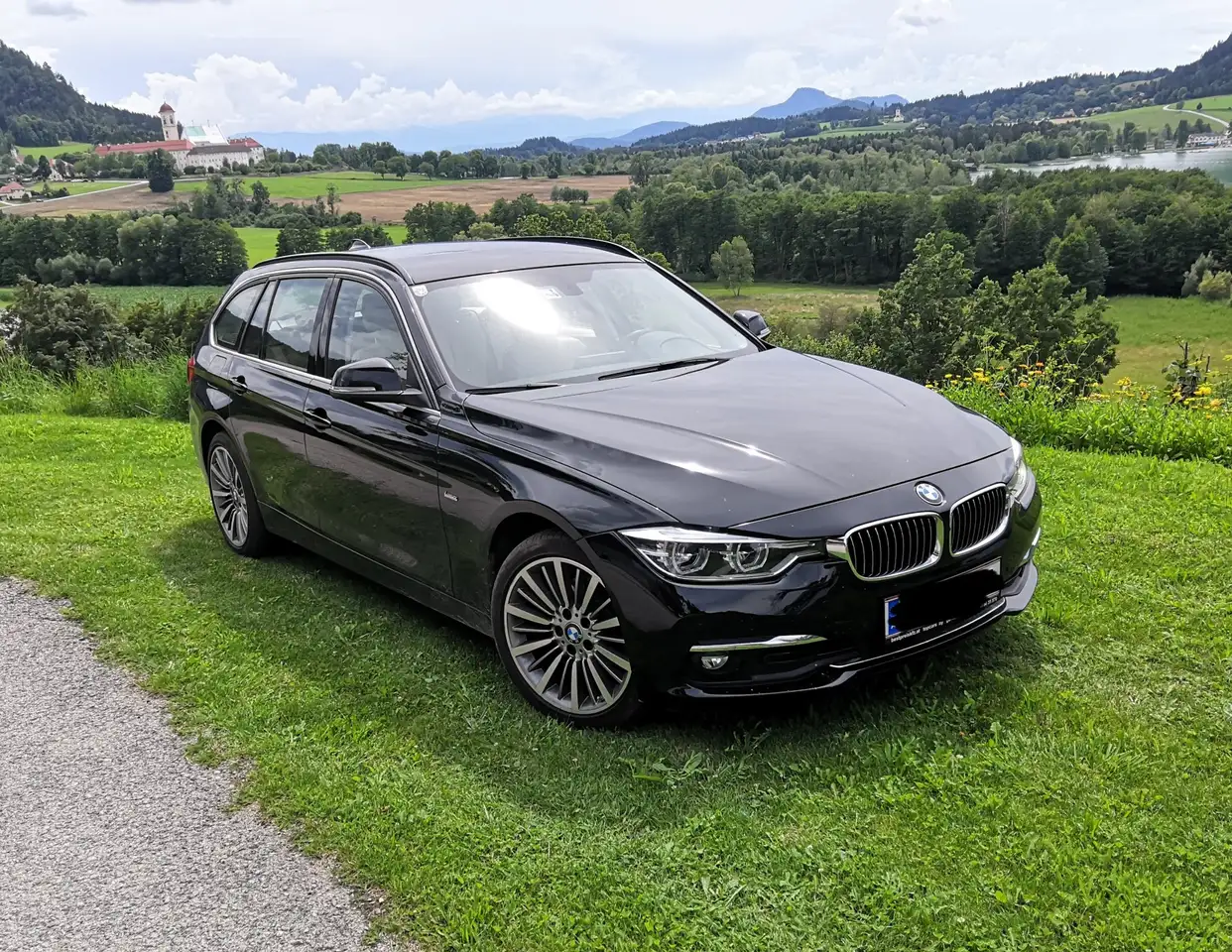 BMW 320 320d xDrive Touring Luxury Line Aut. — photo 1 of 3