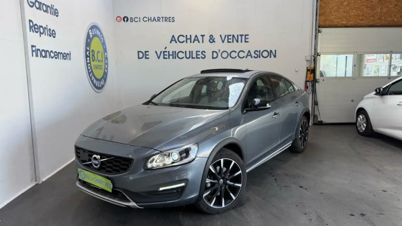 Volvo S60 CROSS COUNTRY D4 190CH SUMMUM GEARTRONIC AWD — photo 1 of 12